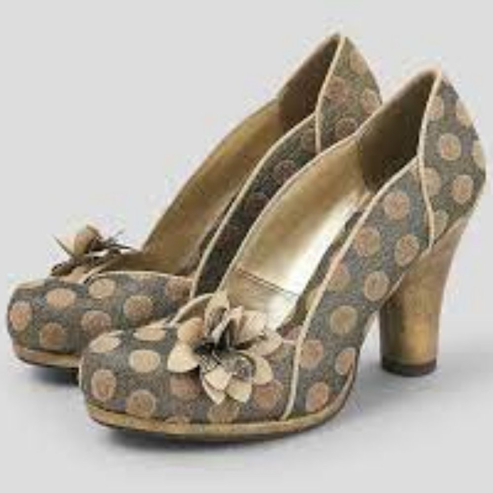 Polka Dot Floral Accent Platform Heels in Taupe